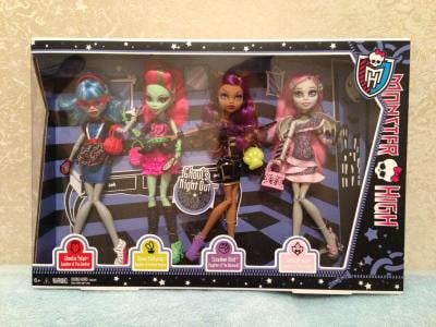 ディズニー　Ghouls Rush In Monster High Ghouls Night Out 4 Doll Set 2012 Mattel BBR96