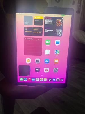 Restored 2017 Apple iPad Wi Fi 32 GB Space Gray (5th Generation