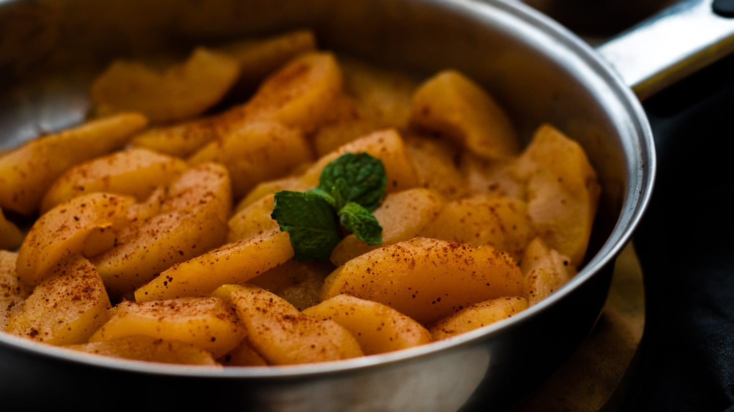 Stove-top cinnamon apples