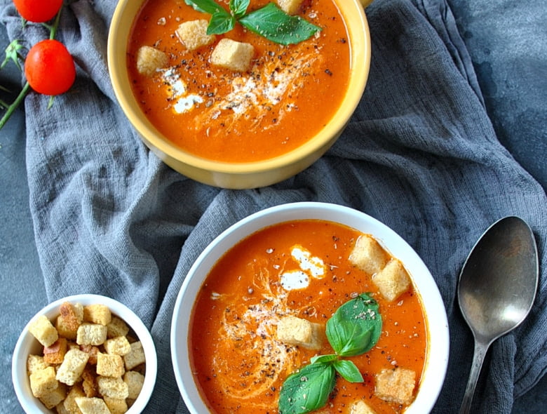Roasted tomato and pepper soup