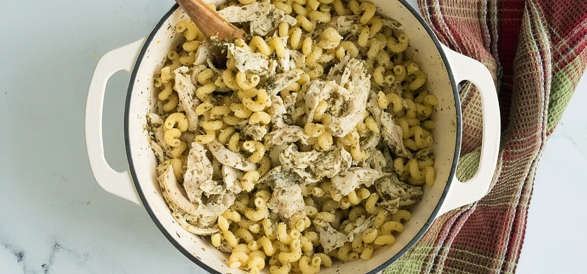 Creamy pesto pasta with chicken