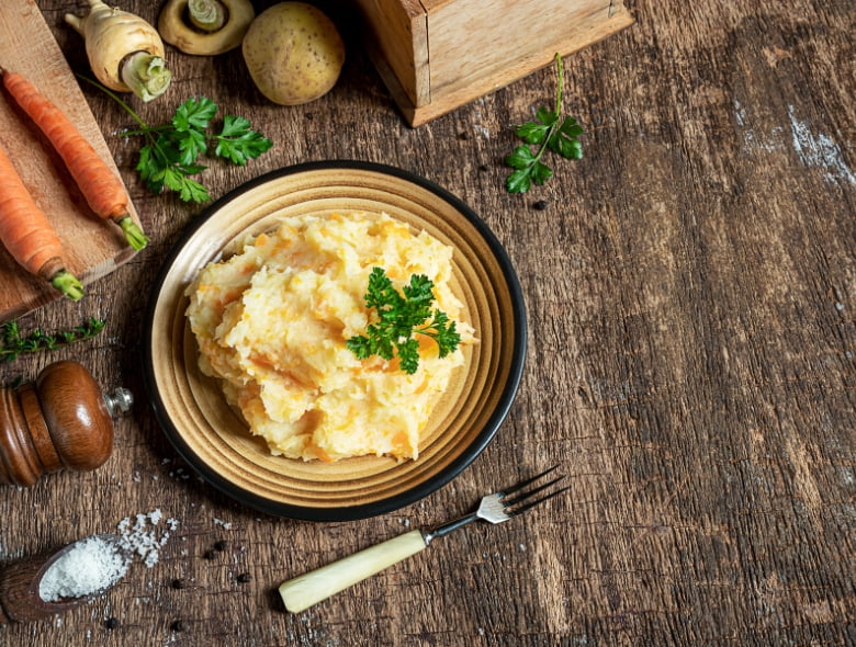 Creamy mashed parsnips with carrots