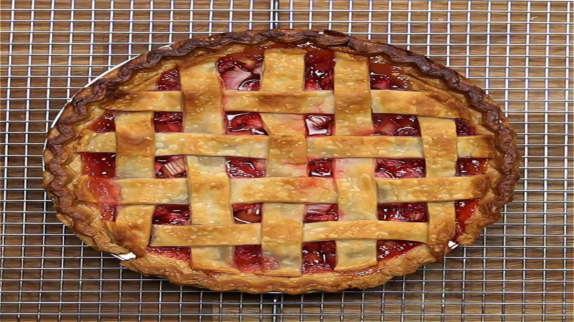 Strawberry rhubarb pie Recipe
