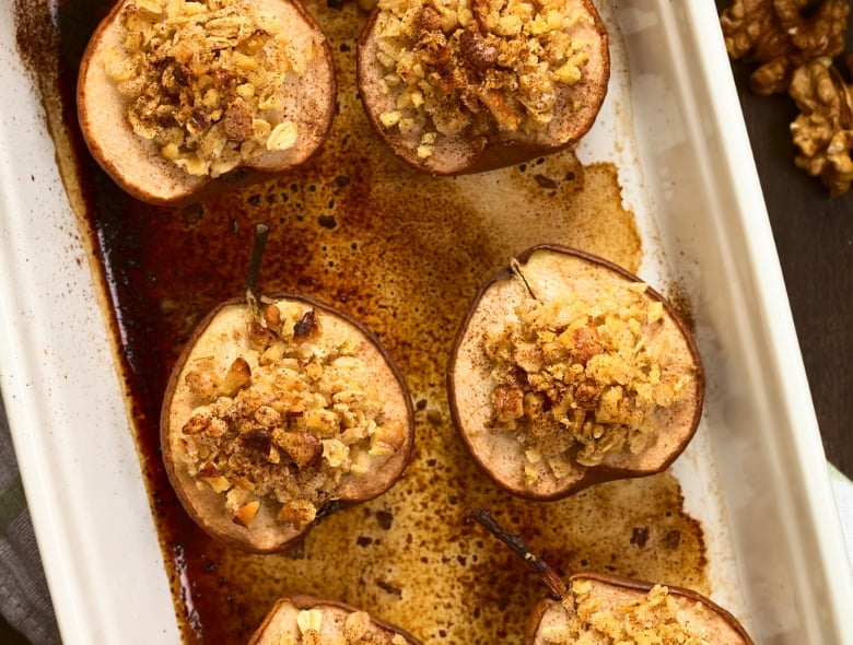 Roasted pears with oat crumble