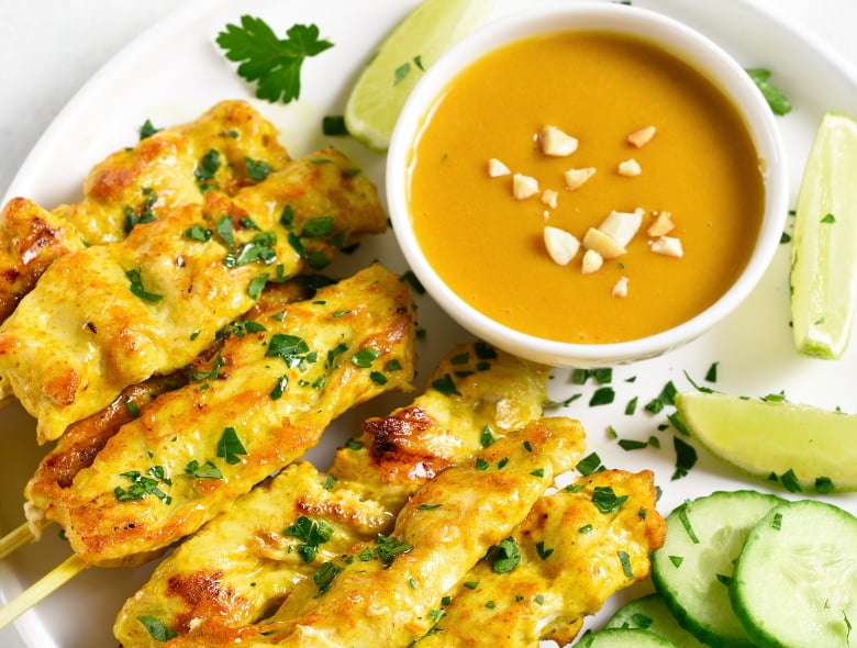 Chicken skewers with peanut sauce