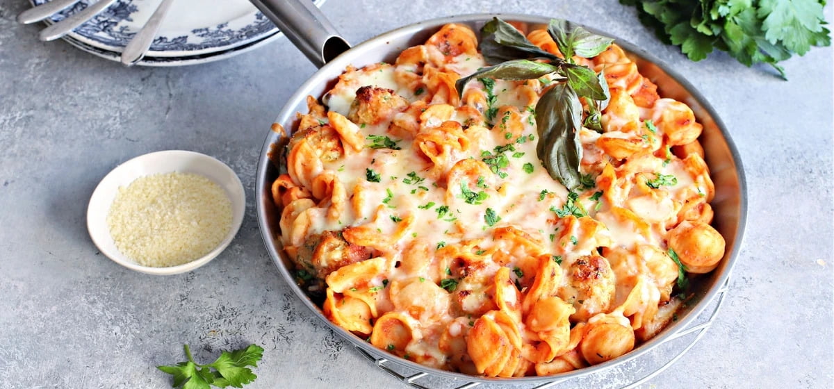 Chicken meatball pasta bake