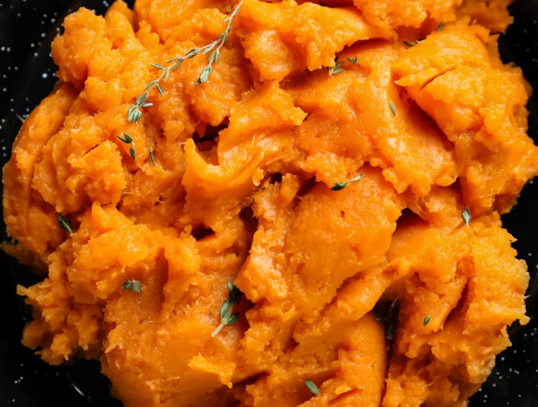 Mashed sweet potatoes with maple and cinnamon