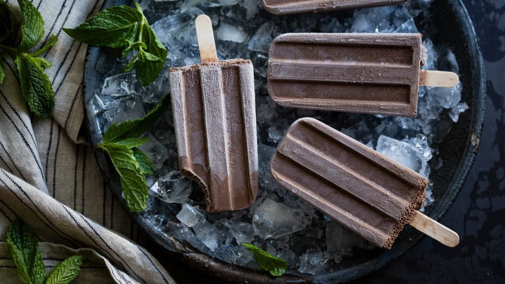 Ingredientes para paletas de avellana y chocolate