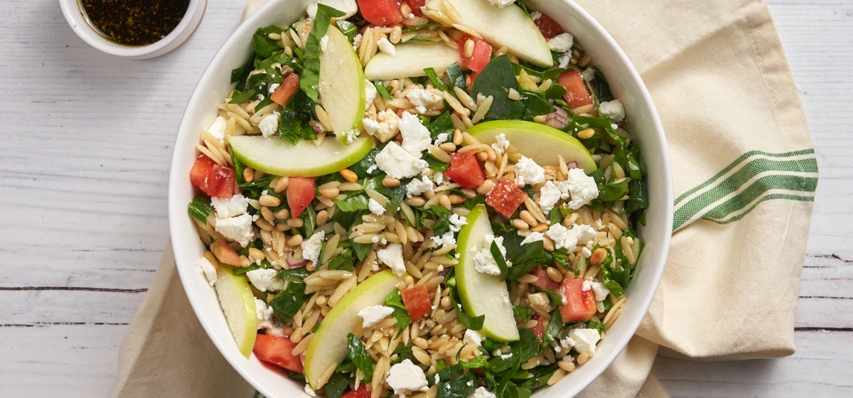 Orzo salad with apple and spinach Recipe