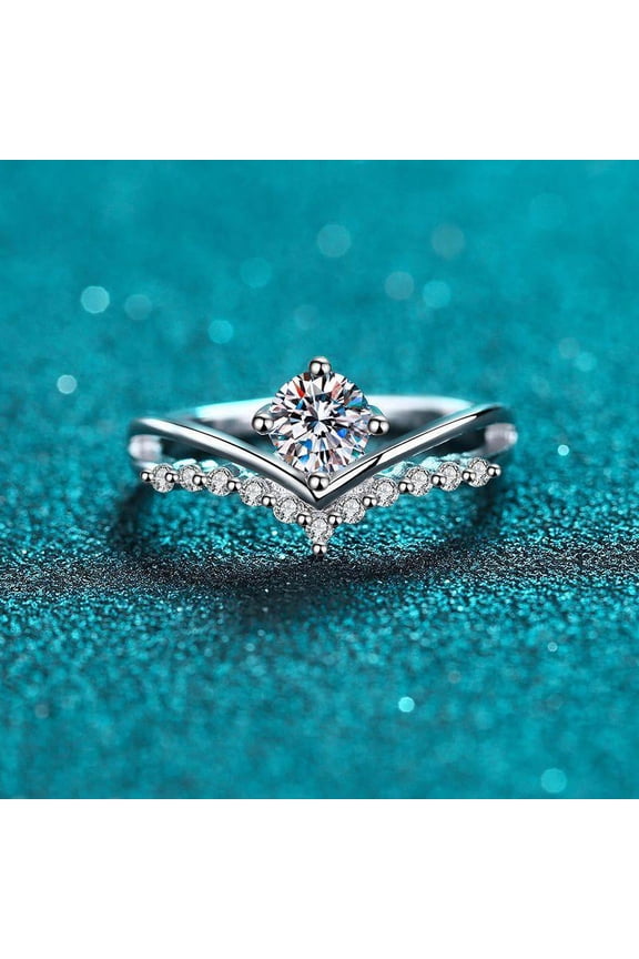 0.5 Carat D Color VVS1 Moissanite Diamond Rings for Women, S925 Sterling Silver 18K Gold Plated V-Shaped crown Engagement Rings for Women - Wedding Valentine's Day Birthday Gift with Certificate