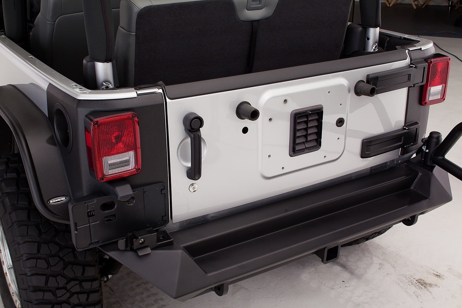 07-18 WRANGLER JK REAR BASE BUMPER BARE STEEL (NO TIRE CARRIER) Fits select: 2015-2017 JEEP WRANGLER UNLIMITED, 2012-2014 JEEP WRANGLER