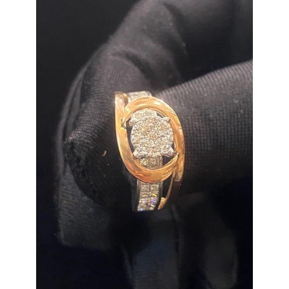 1.31 Carats Princess Round Cut Diamonds Two-Row Engagement Cluster Ring In Hallmark 14K Multi-Tone Gold
