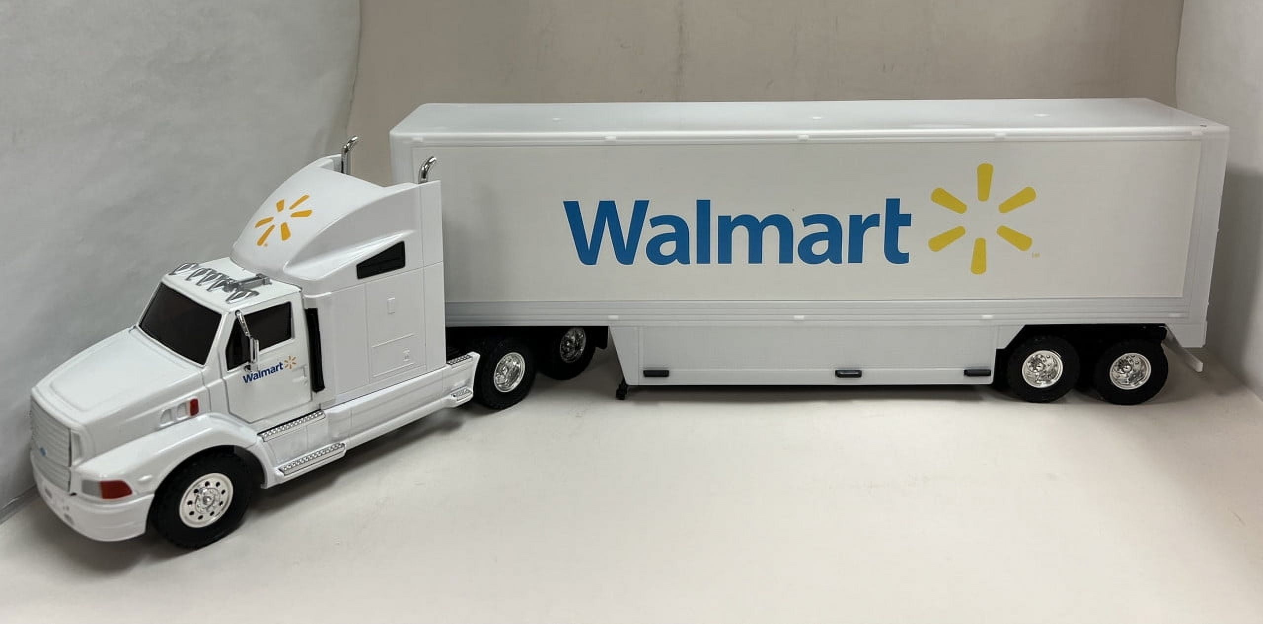 1:32 Amazingly Detailed Toy Play Vehicle , Ford Aeromax Walmart Transportation Truck