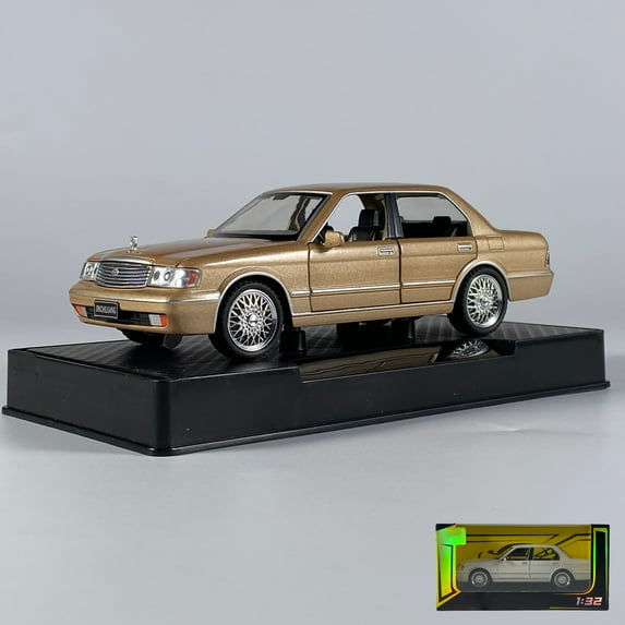 1:32 Toyota Crown Royal Classic Vehicle Alloy Car Model Diecast Metal Toy Car Model Sound And Light Kid Gift With Boyfriend Boys