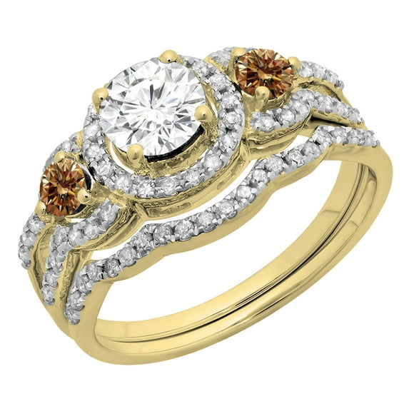 1.40 Carat (ctw) 18K Yellow Gold Round Champagne & White Diamond Ladies 3 Stone Halo Bridal Engagement Ring With Matchin