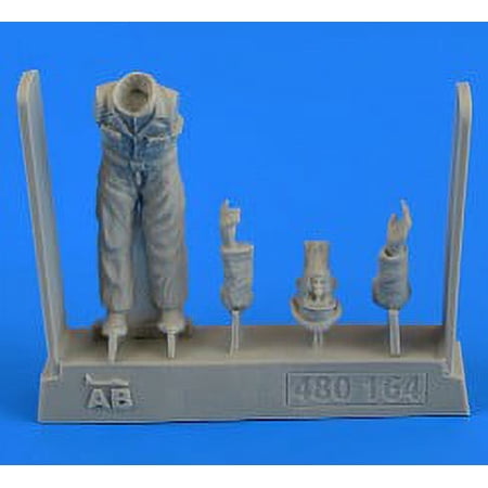 1/48 WWII German Mechanic Officer