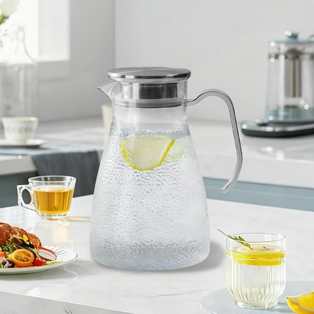 1.5 Liter Glass Pitcher with Steel Lid, Easy Clean Heat Resistant Hammered-patterned Glass Water Carafe with Handle for Hot/Cold Beverages - Water, Cold Brew, Iced Tea & Juice （Clear）