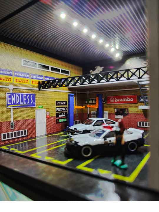 1:64 Diorama Gas Station Garage Model, LED Lighting Parking Lot Scene ...