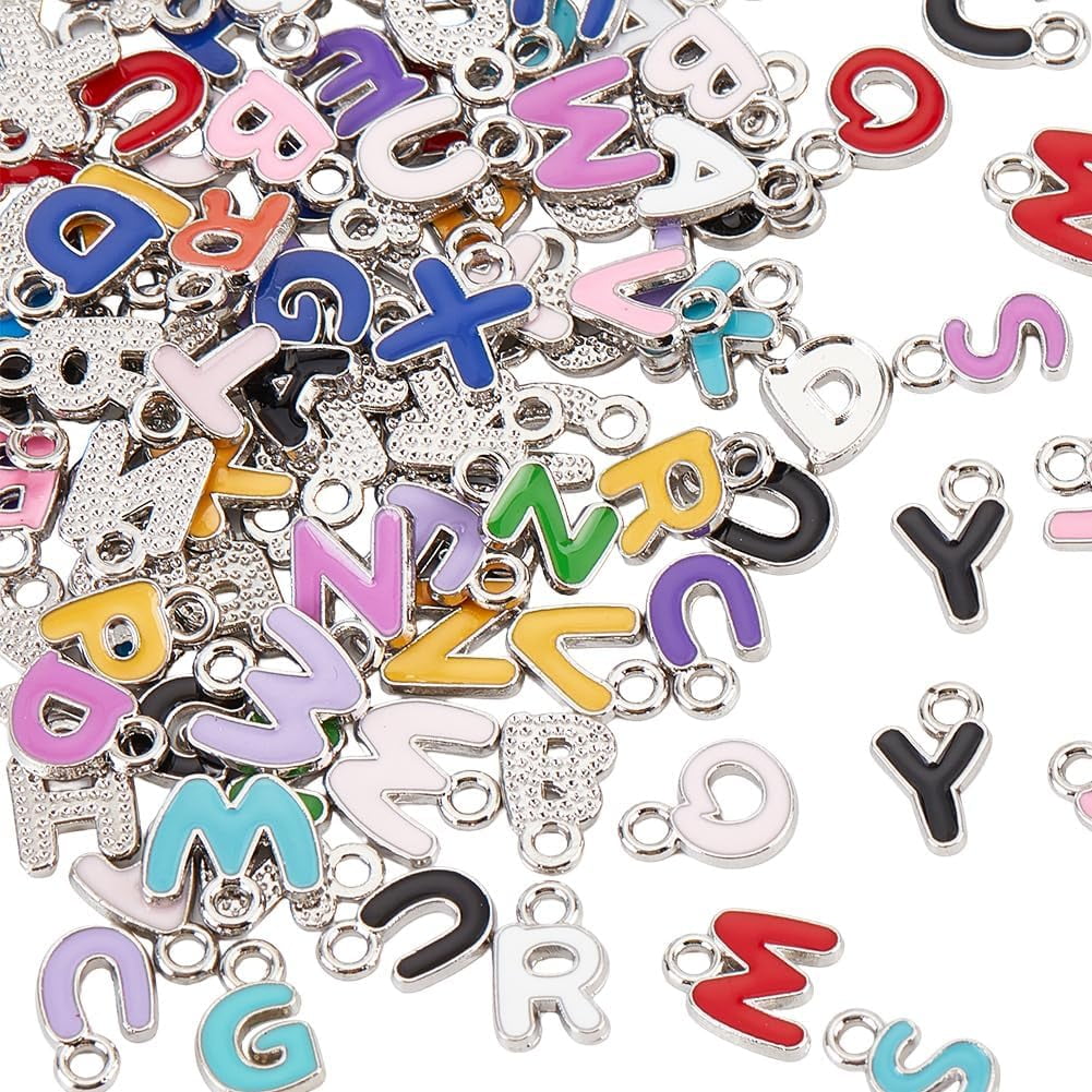 SUNNYCLUE 1 Box Mit 180 Alphabet Anhängern Buchstaben Anhänger von A Bis Z Metalllegierung Emaille Bunt Süßer Großbuchstabe Mit 26 Buchstaben Für Die