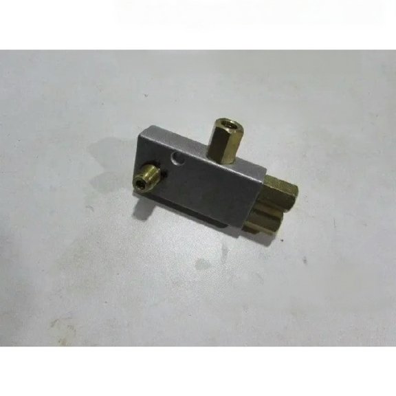 1 In 4 Cross Joint Grease Distributor Molding Machine Oil Discharge Fitting