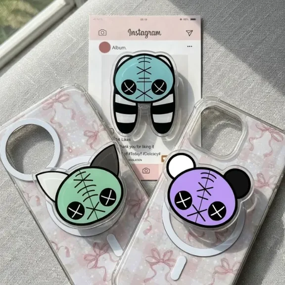 1 Pack Creepy Cute Three-Eyed Bunny Magnetic Phone Grip, Spooky Pastel Goth Horned Rabbit Phone Grip, Gothic Tattoo Inspired Skull Bunny Phone Stand, Whimsical Evil Overlord Tech Accessory, G
