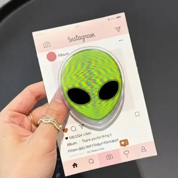 1 Pack Galaxy Alien Magnetic Phone Grip, Horror Aesthetic Magnetic Phone Holder, Kawaii Scary Fan Gift, Accessories