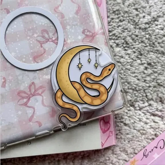 1 Pack Golden Moon Snake Magnetic Phone Grip, Horror Aesthetic Magnetic Phone Holder, Kawaii Scary Fan Gift, Accessories