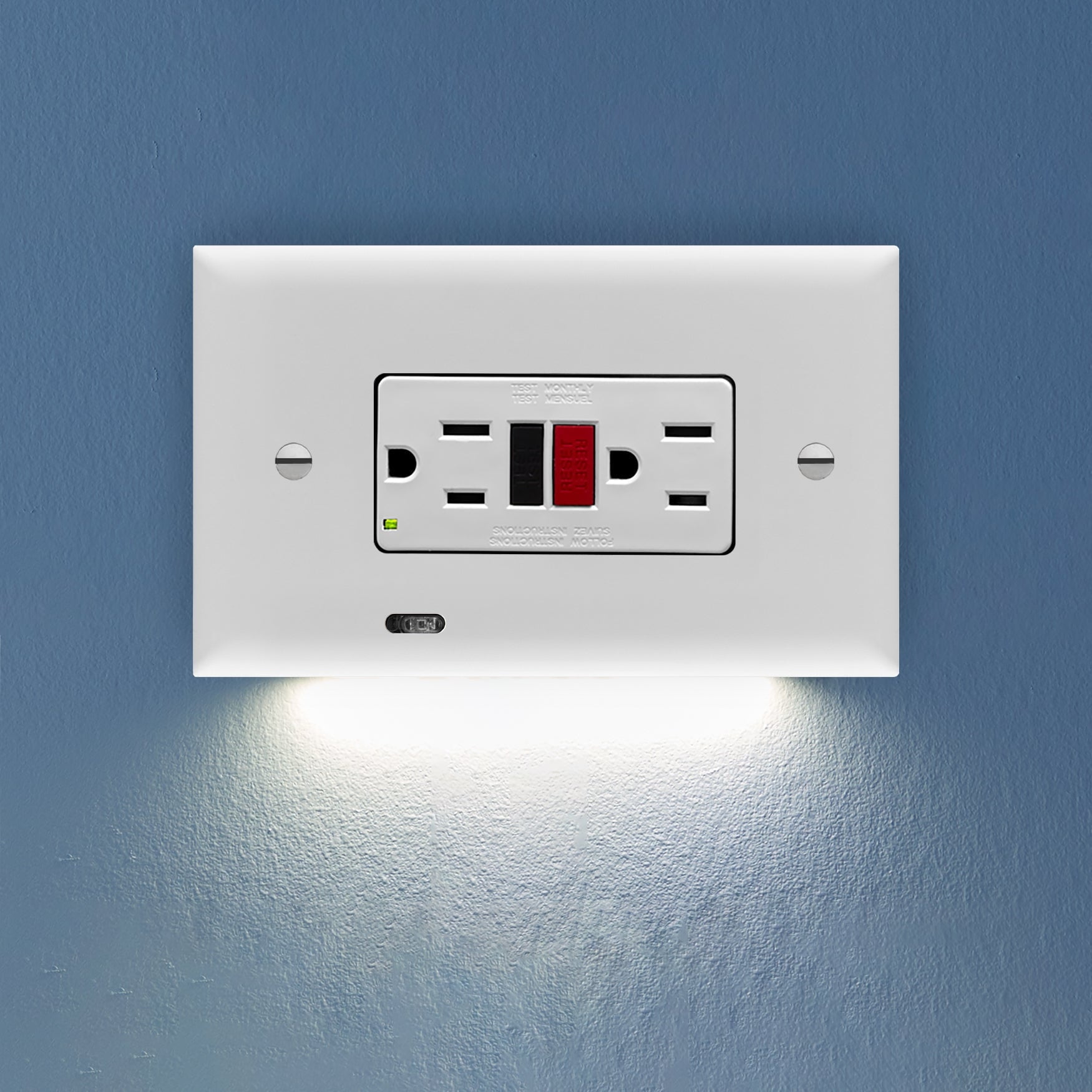 1 Pack - SnapPower GuideLight 2 PLUS - LED Bright/Dim/Off Light Sensor Night Light - Electrical Outlet Wall Cover Plate For Horizontal Outlets (GFCI, White)