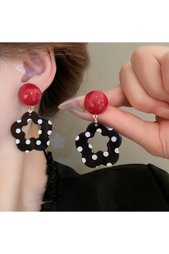 1 Pair French-Style Elegant Acrylic Daisy Earrings with Polka Dots Fashion Daily & Vacation Accessory