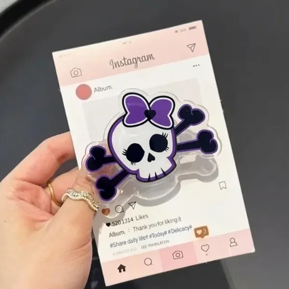1 Pcs Girly Skull Crossbones Magnetic Phone Grip, Aesthetic Y2K Purple Bow Phone Grip, Cute Pastel Goth Skeleton Stand, Emo Punk Bookworm Accessory for