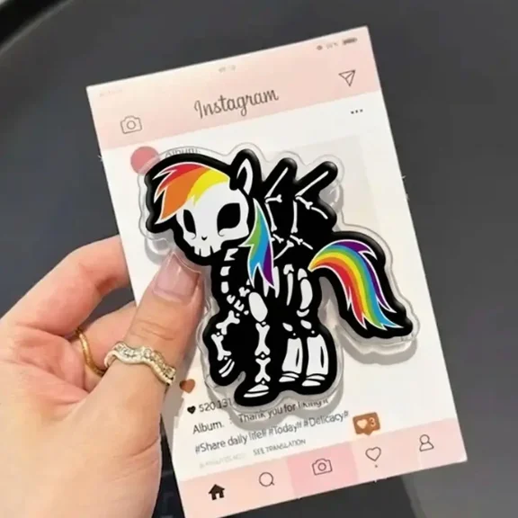 1 Pcs Rainbow Unicorn Skull with Magnetic Phone Grip, Horror Aesthetic Magnetic Phone Holder, Kawaii Scary Fan Gift, Accessories