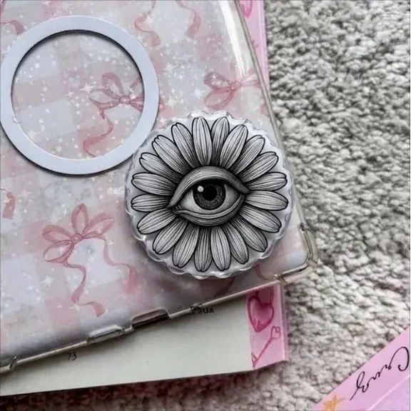 1 Piece Eye of Daisy Flower Magnetic Phone Grip, Black and White Floral Phone Grip, Gothic Creepy Daisy Phone Stand, Dark Aesthetic Botanical Accessory Gift