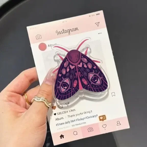 1 Piece Witchy Pink Moth Magnetic Phone Grip, Celestial Evil Eye Goth Phone Grip, Mystic Purple Insect Phone Stand, Gothic Luna Moth Tech Accessory, Whimsical Spiritual Gift for Alt Girls