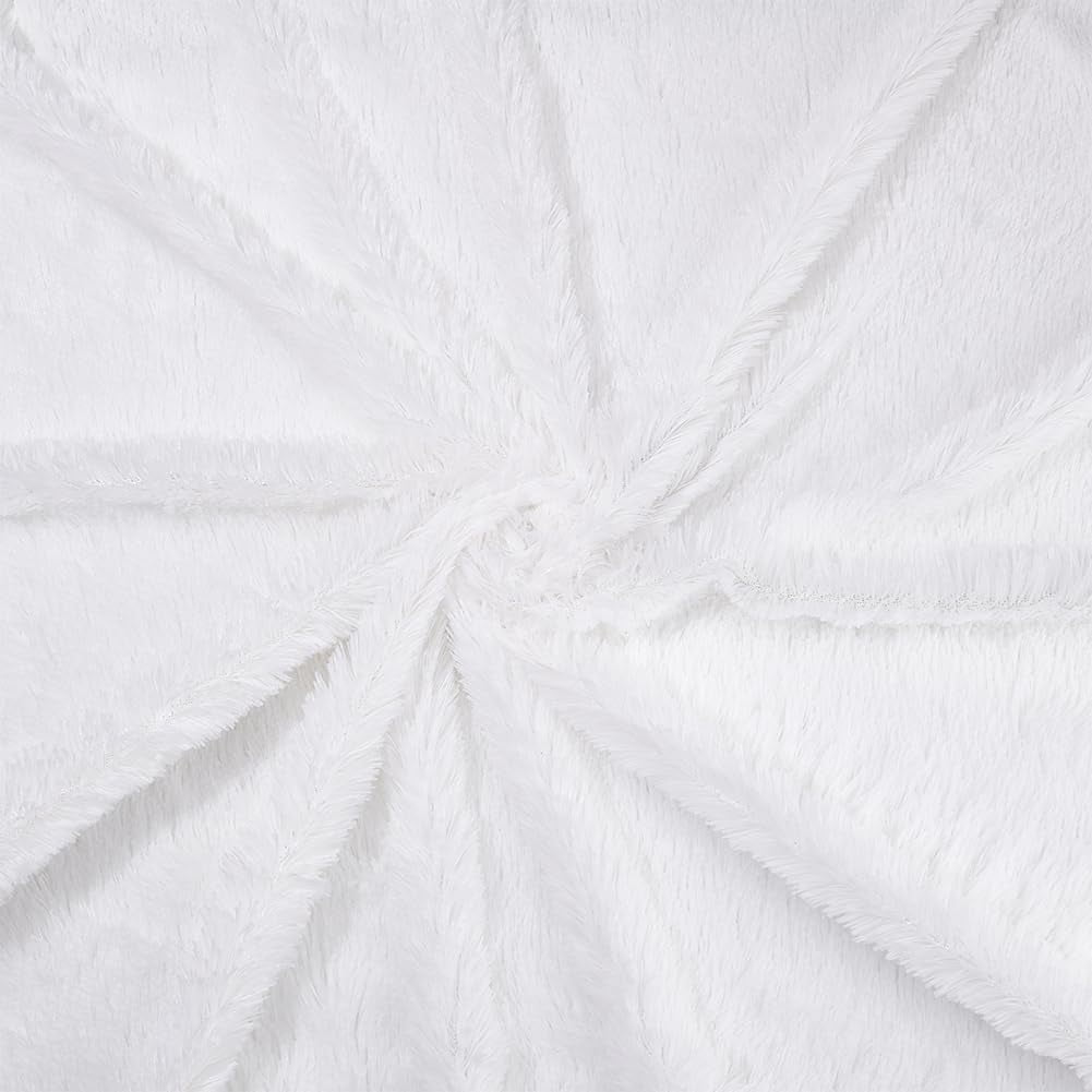 1 Yard x 61 Inch White Faux Fur Fabric Plush Fabric Christmas Craft Fur Fluffy Fur Fabric Fuzzy Fabric for DIY Crafts Christmas Winter Costume Cosplay Gnome Pillow Sewing 3/4 inch Pile