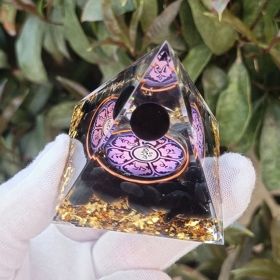 1 pc Orgonite Pyramid Resin Energy Generators Reiki Natural Obsidian Chips Inside for Home Office Desk Decoration 50x50x50mm