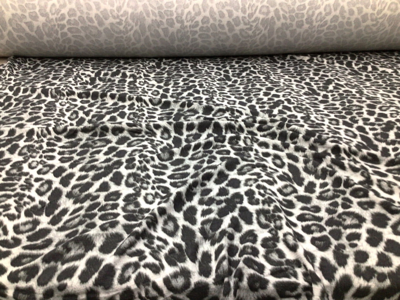10 Yard Lot Printed Liverpool Textured Fabric Stretch Gray Black Cheetah Animal Print 1N30