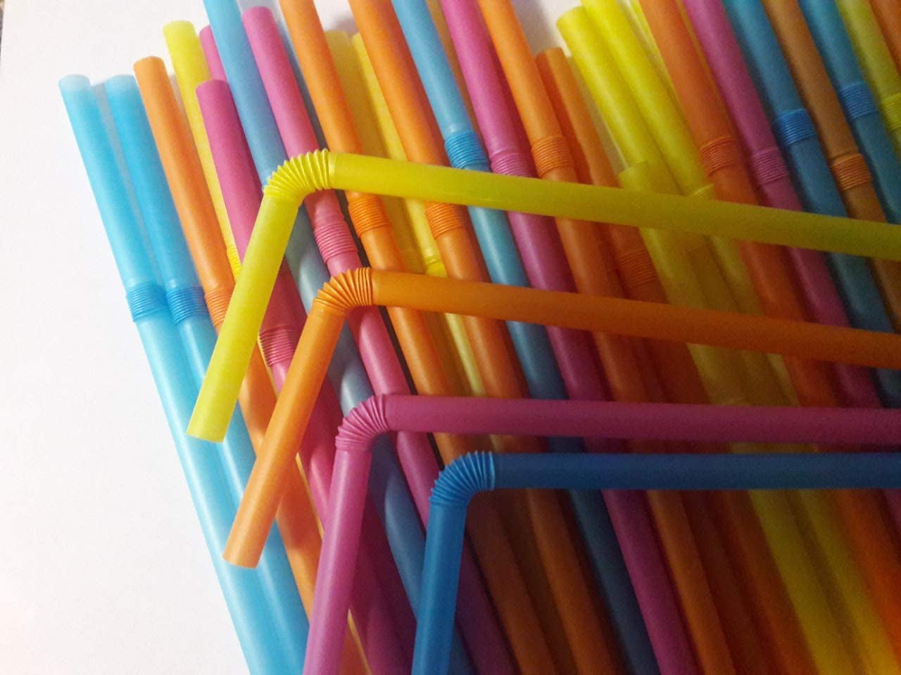 Kaboer 100 Colourful Plastic Straws, Reusable Plastic Straws, Flexible Bendy Fancy Straws for Drinking, 12.8 Inches