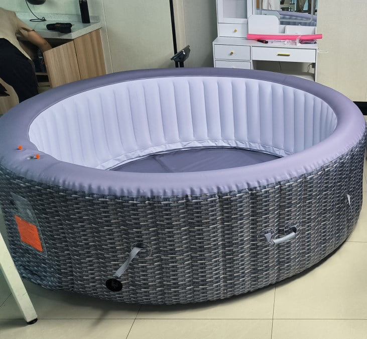 10Ft Round Inflatable Hot Tub Portable with Inflatable Seats - 156 ...