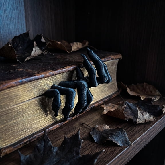 10Pcs Gothic Hand Read Clip, Usloyux Spooky Claw Page Marker Ornament, Gothic Hand Shaped Read Clip Desktop Decor, Creepy Reading Accessory for Holiday Holiday Display, Plastic Tabletop Ornament for