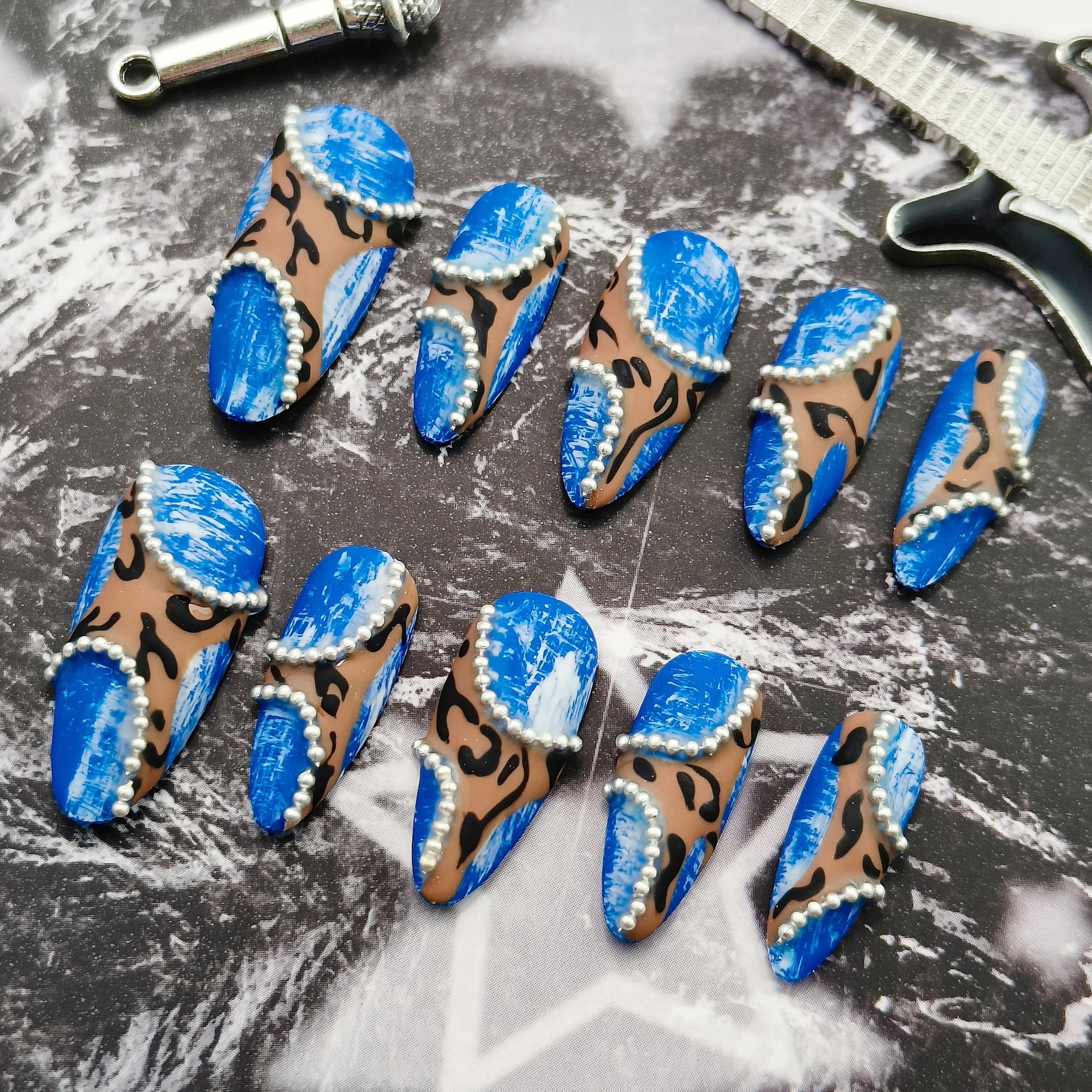 10pcs Almond Press on Nails Medium Length Blue Leopard Print Handmade False Nails with Pearl Trim Y2K Artistic Design for Women