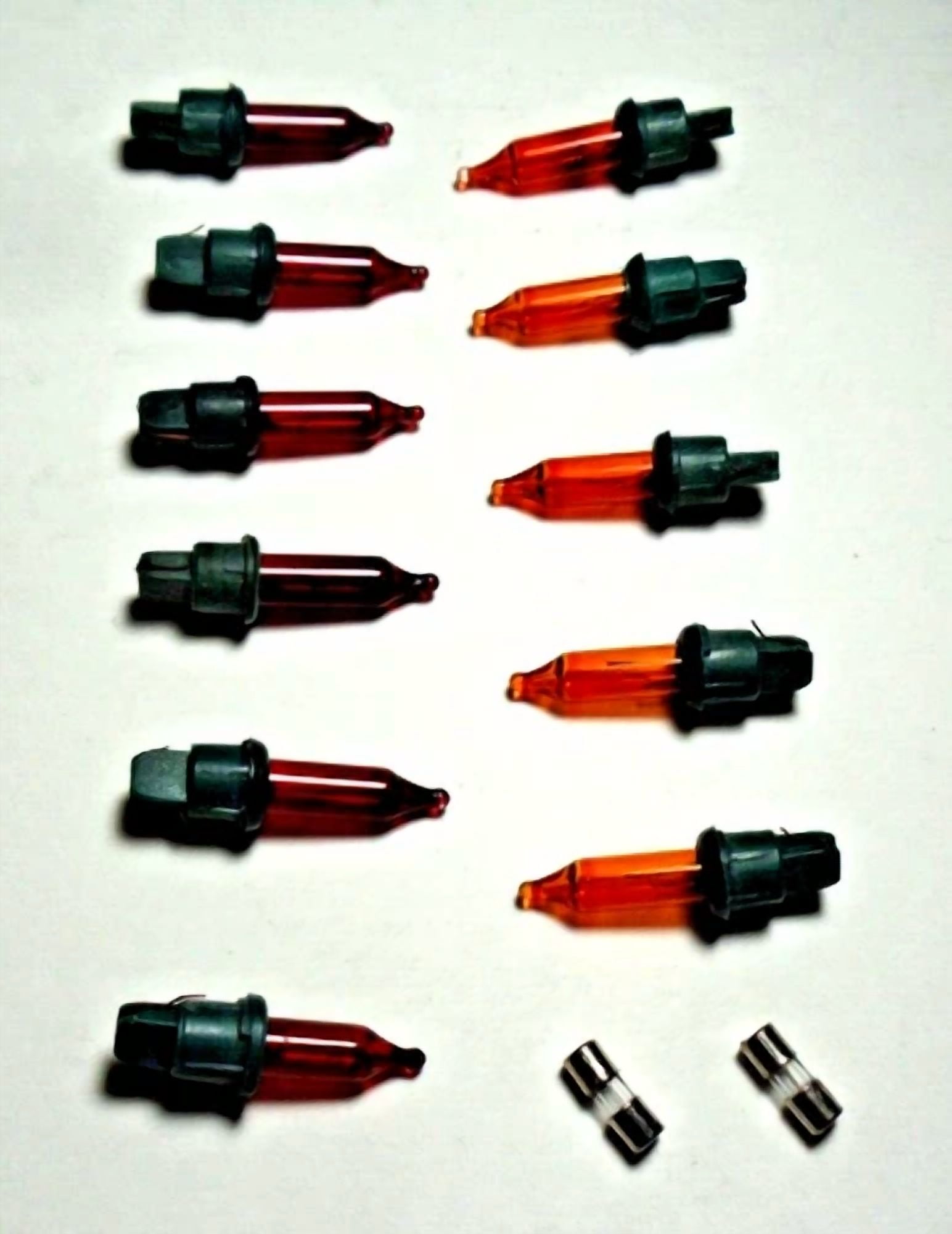 11 Red/Orange Mini Bulbs 2.5/3.5-V And 2 Fuses For Incandescent Christmas Lights
