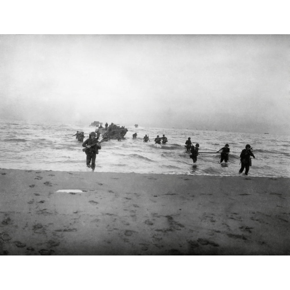 143Rd Infantry Regiment Combat Team Running Onto A Beach On The Gulf Of ...