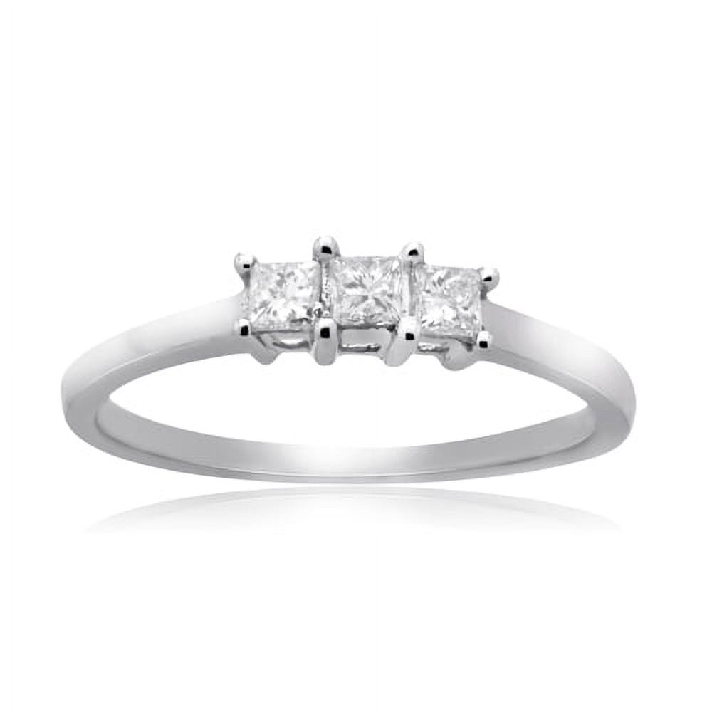 14K White Gold 0.25 CTTW Three Stone Diamond Ring