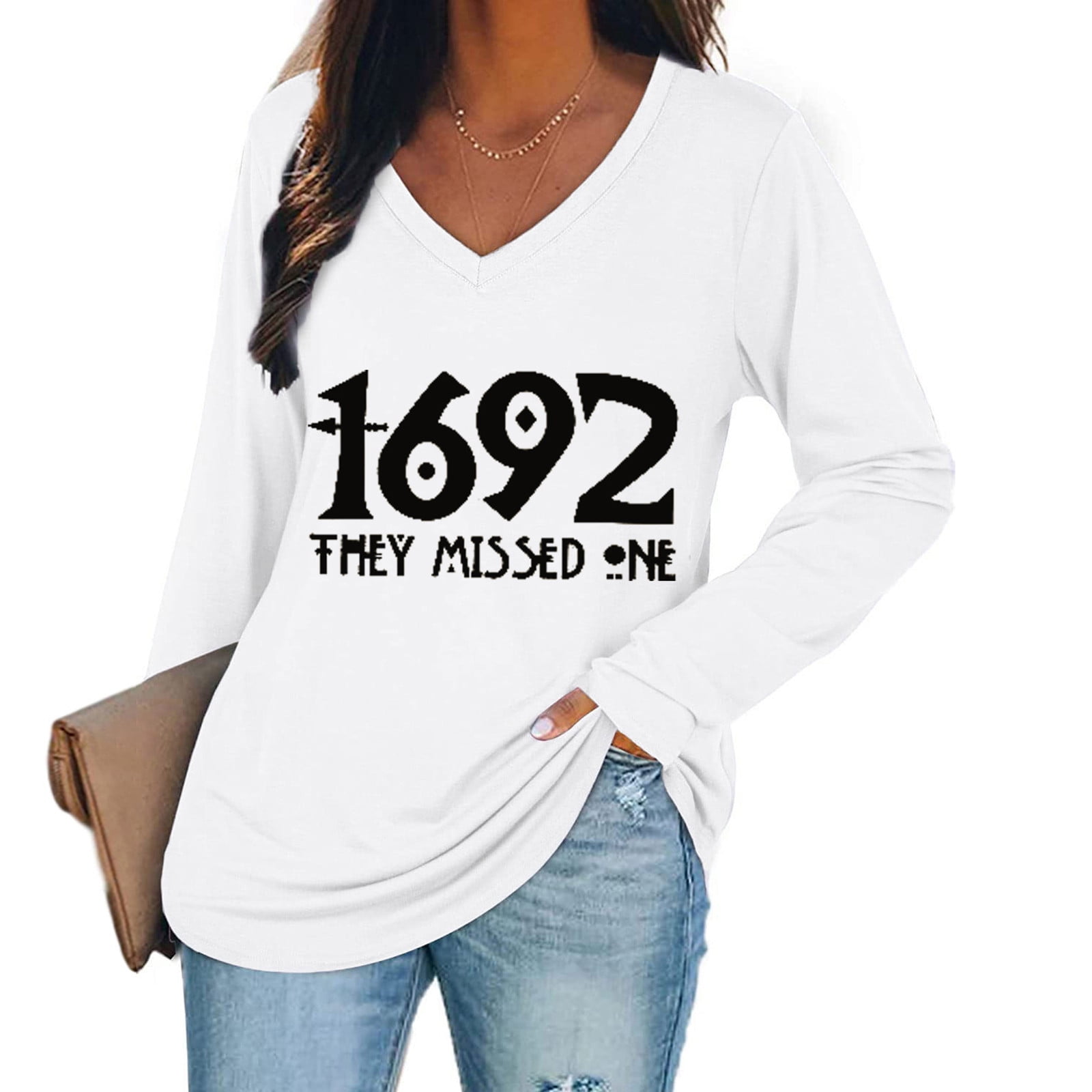 HUIFUAO 1692 They Missed One Witch Halloween Sweatshirt Women Funny Witch Hoodies Plus Size Halloween Costumes Outfits Autumn Long Sleeve Pullover Tops With Pockets, Z01 Beige, L