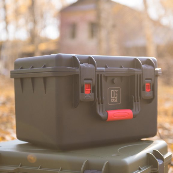 17" Hard case with cubed foam inside for laptop etc - DGCASE@50-04 | int: 15.35 x 10.43 x 9.72 in