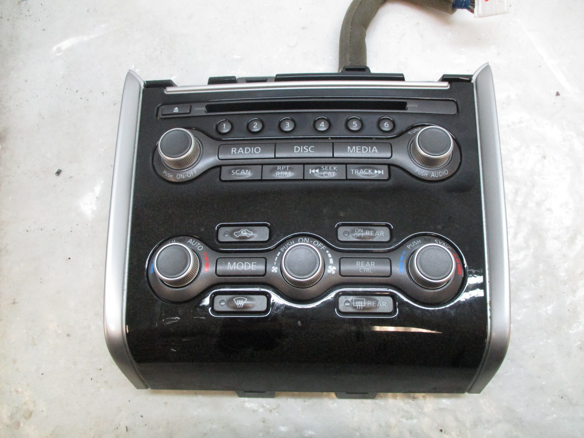 Pre-Owned 18 19 20 Nissan Pathfinder Climate Heater AC & Radio Control Panel OEM LKQ - Verify Specific Vehicle Fitment In Description - (Good)