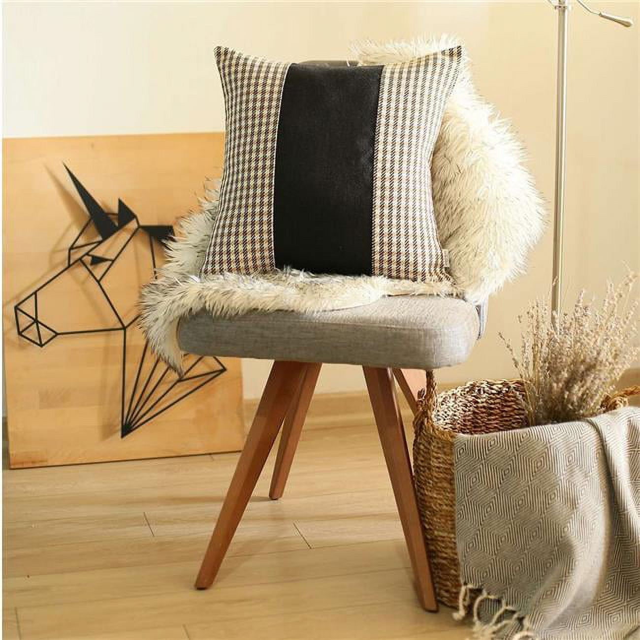 https://i5.walmartimages.com/seo/18-X-18-Brown-And-Black-Houndstooth-Zippered-Handmade-Polyester-Throw-Pillow-Cover_32b5f745-04d0-42fb-96a1-ffcbacb07270.532624c8c34e69d86de4bacfaeb1247b.jpeg