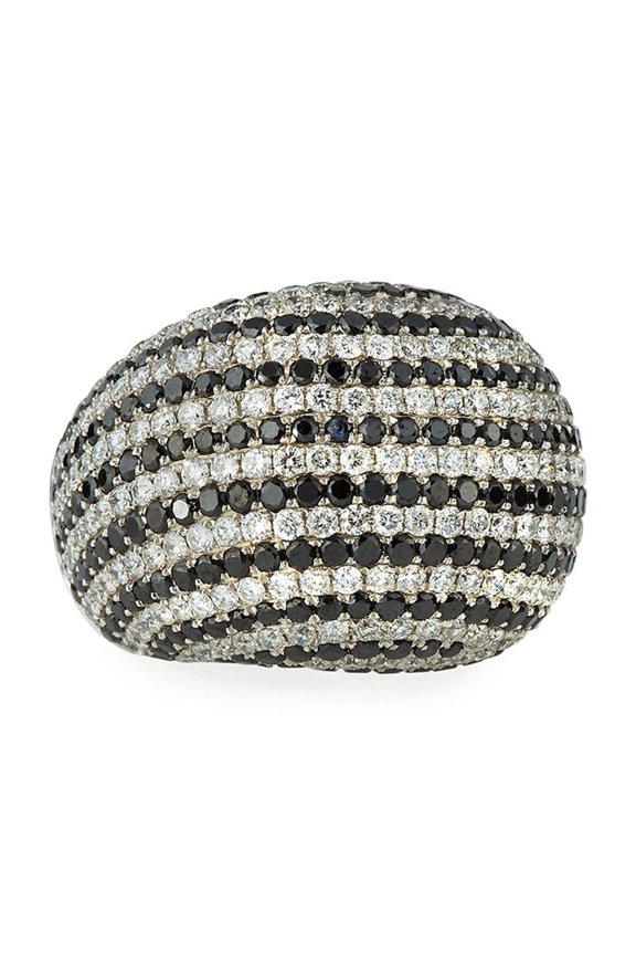 18 Kt White Gold Diamond Fashion Ring Containing Alternating Rows Of Black And White Diamonds Totaling 7.21 Cts