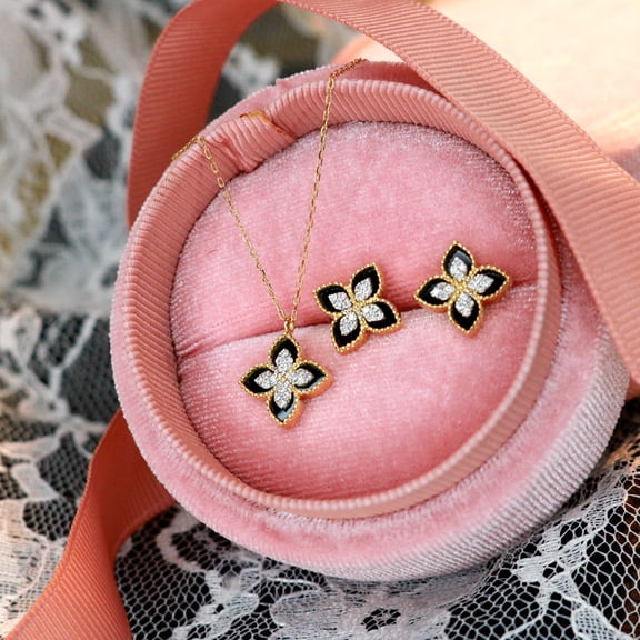 18K Gold and Diamond Italian Necklace and Earing Jewelry.