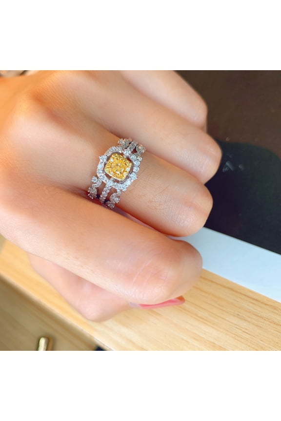 18K White Gold and Diamond Ring